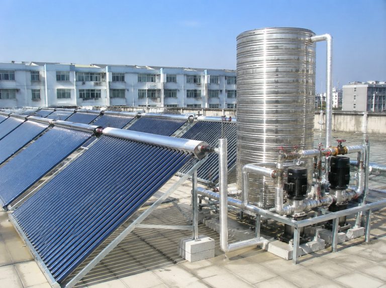 新乡市平原城乡一体化示范区商用大容量真空管太阳能热水系统